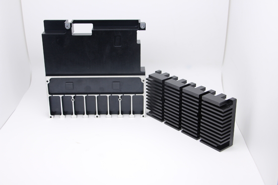 Εξωθημένο CNC που επεξεργάζεται τα μέρη Heatsink αργιλίου για το βιομηχανικό εξοπλισμό στη μηχανή